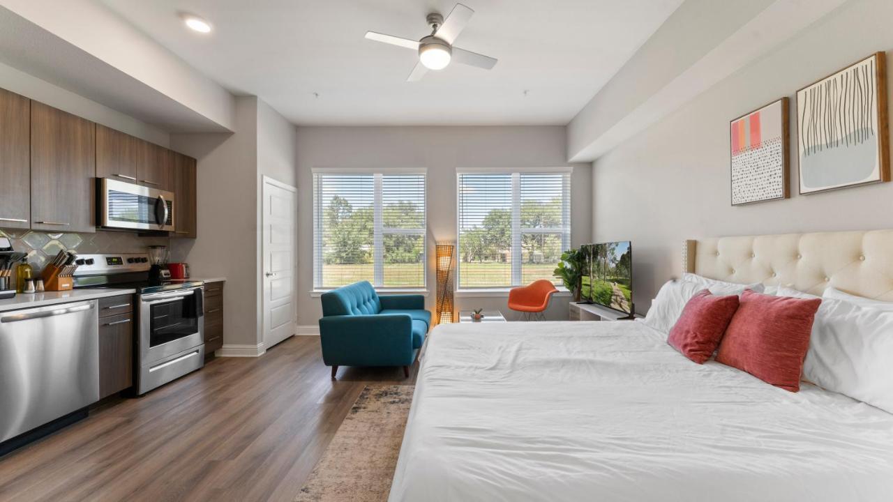 شقة Upscale Modern Apts - Free Parking, Fast Wifi, Courtyard أوستن المظهر الخارجي الصورة