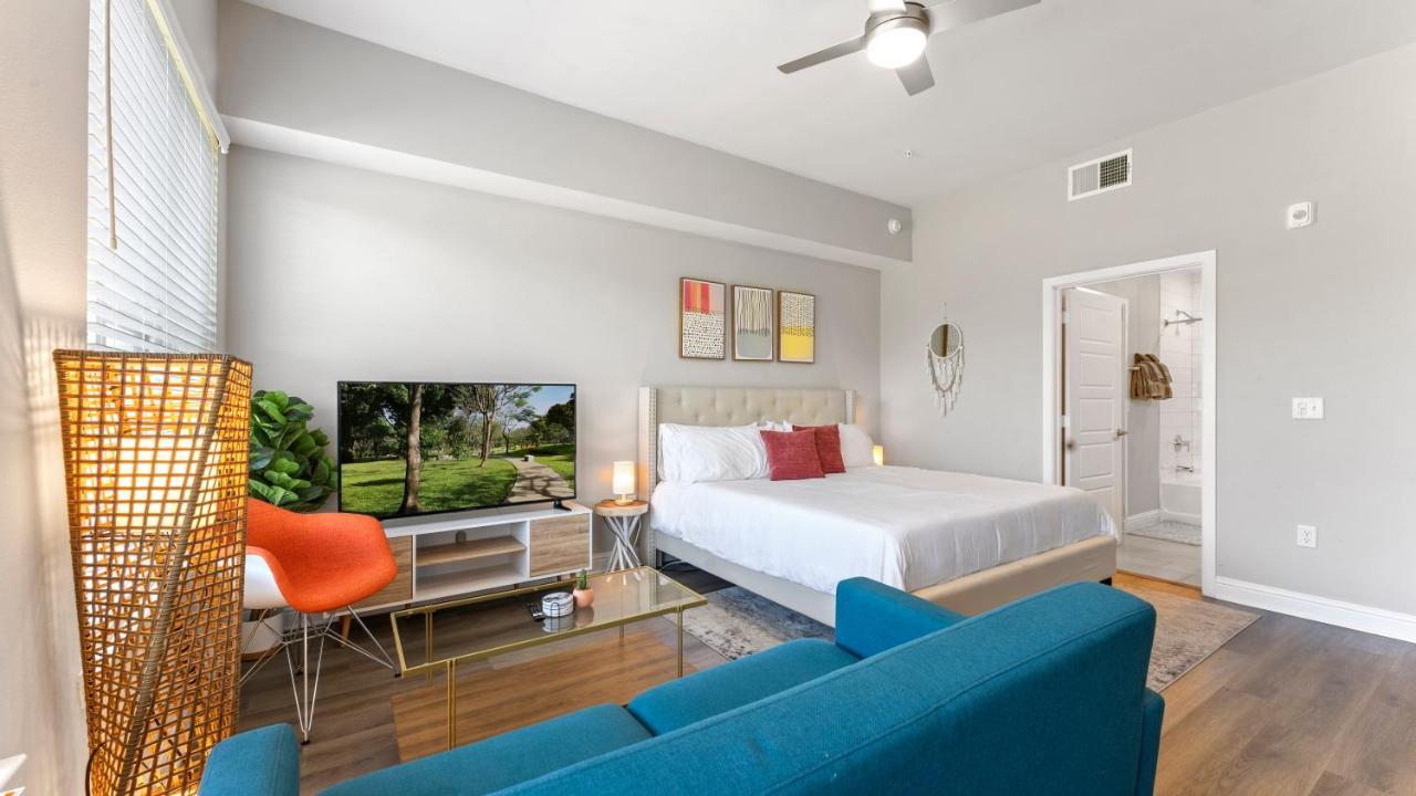 شقة Upscale Modern Apts - Free Parking, Fast Wifi, Courtyard أوستن المظهر الخارجي الصورة