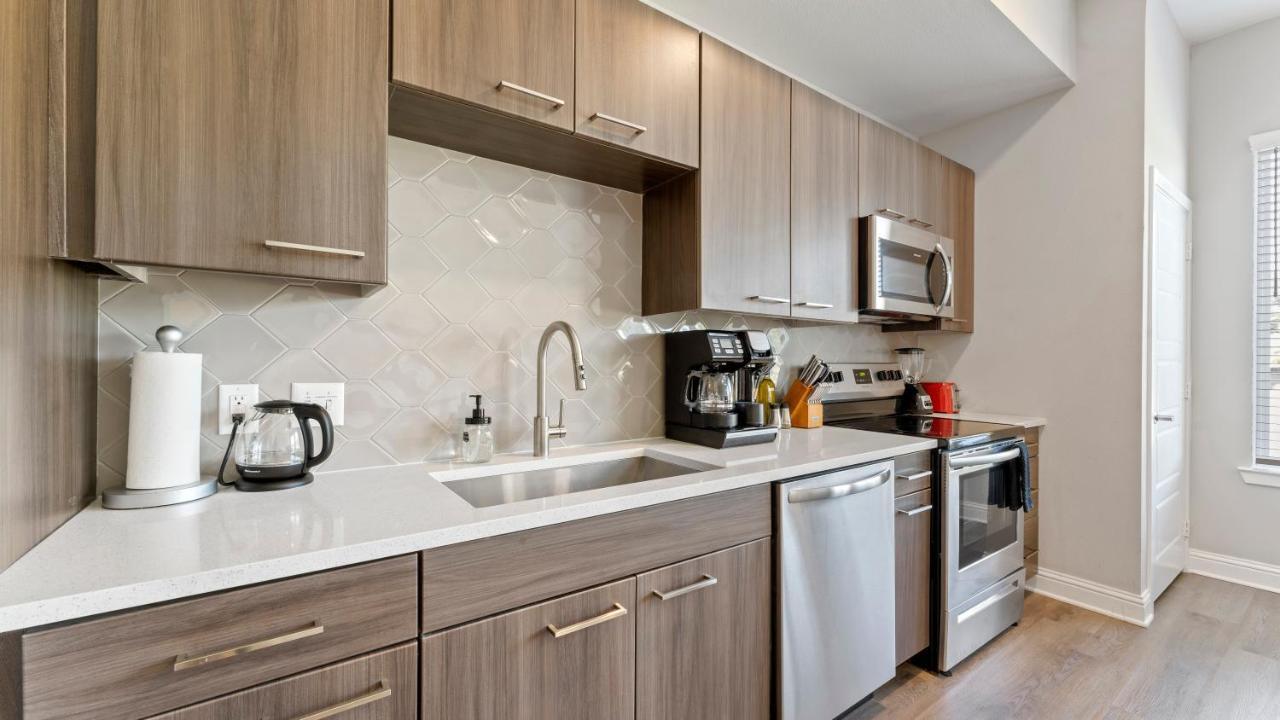 شقة Upscale Modern Apts - Free Parking, Fast Wifi, Courtyard أوستن المظهر الخارجي الصورة