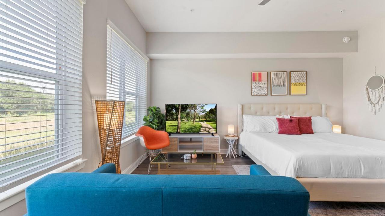 شقة Upscale Modern Apts - Free Parking, Fast Wifi, Courtyard أوستن المظهر الخارجي الصورة