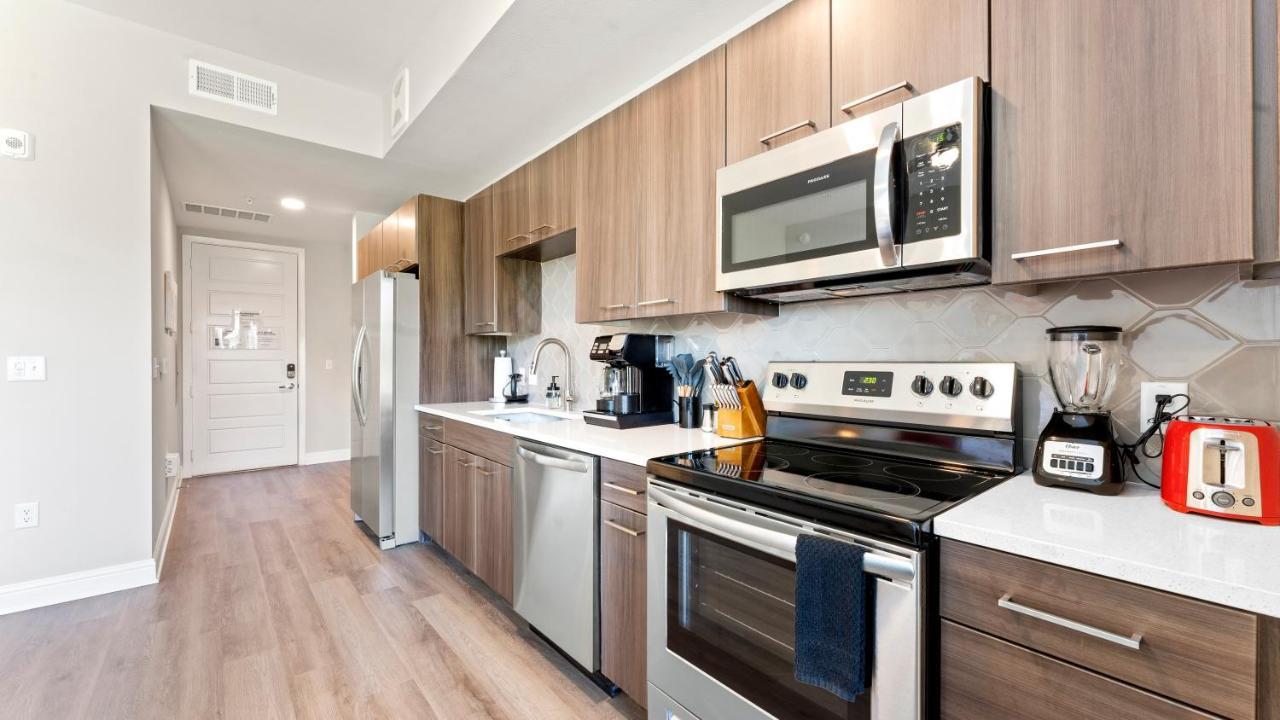 شقة Upscale Modern Apts - Free Parking, Fast Wifi, Courtyard أوستن المظهر الخارجي الصورة