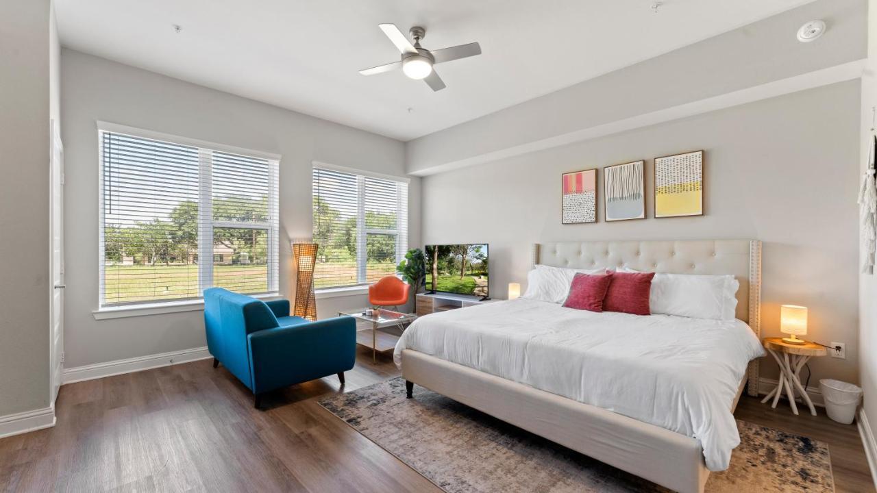 شقة Upscale Modern Apts - Free Parking, Fast Wifi, Courtyard أوستن المظهر الخارجي الصورة